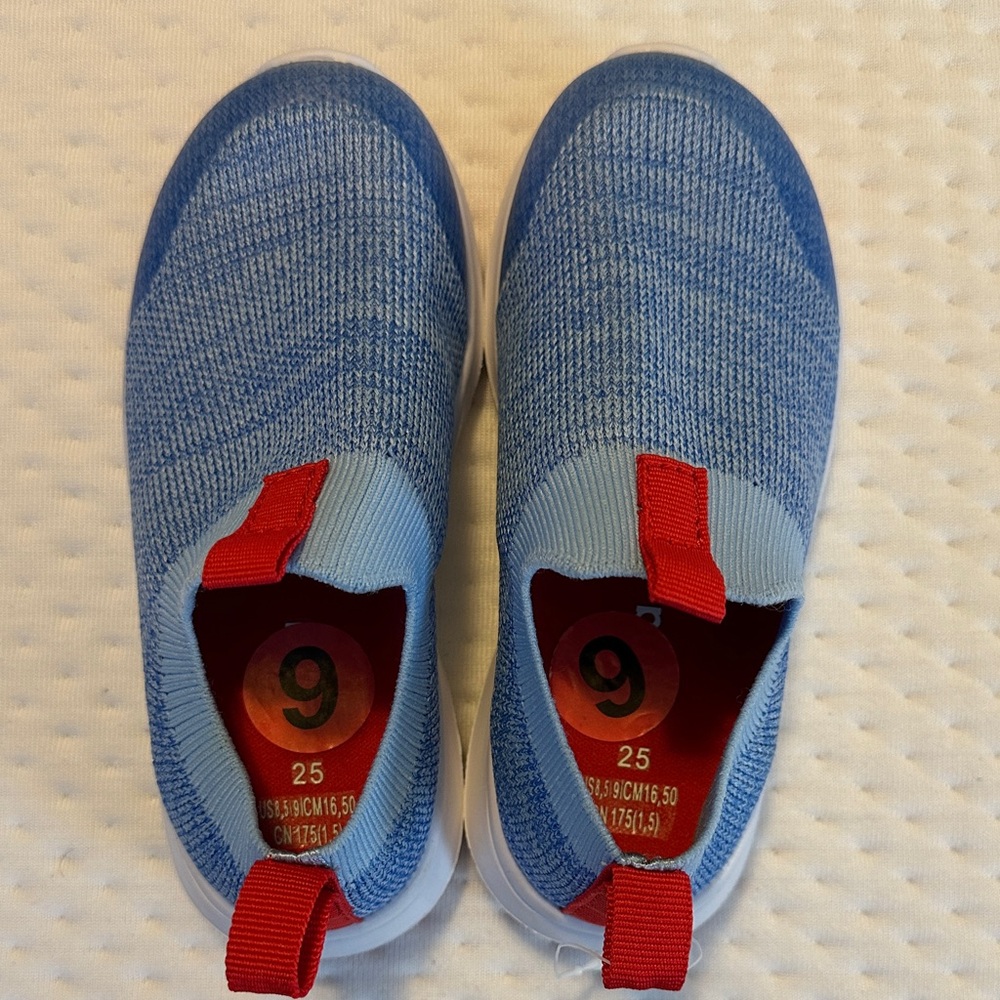 New with tags Reima toddler water shoes